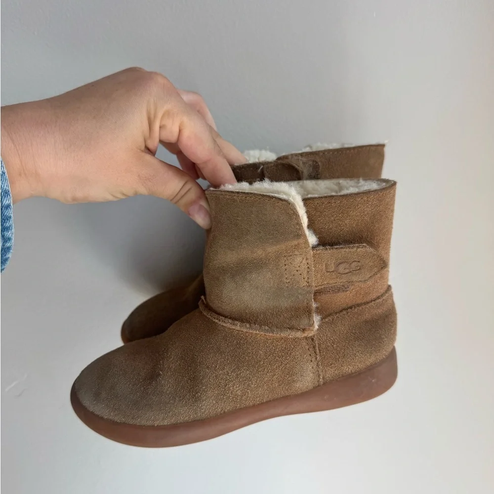 UGG Toddler Classic Short Boots Brown Suede Shearling Cozy Winter Shoes Scandi